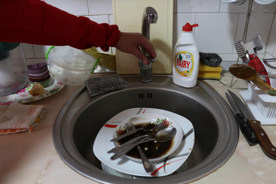 Angajaţi la Primărie, Transurb şi Gospodărire Urbană | O familie de bugetari a lăsat un bloc fără apă (FOTO)