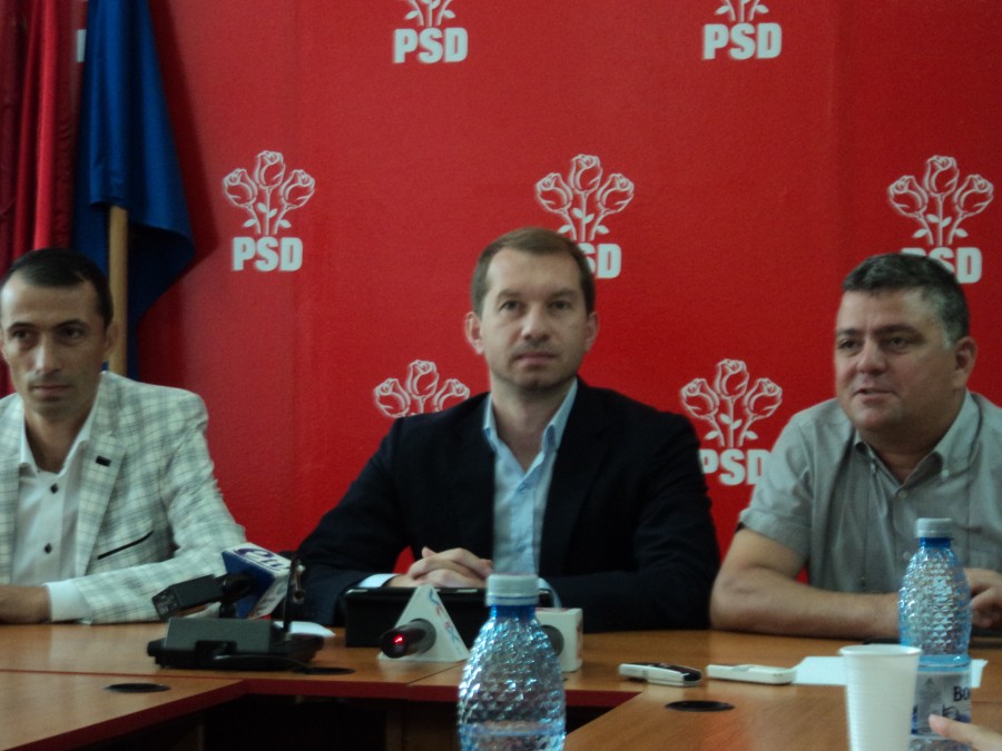 Lege pentru voluntariat. Cântăreţul-deputat Mihai Sturzu, în turneu politic la Galaţi