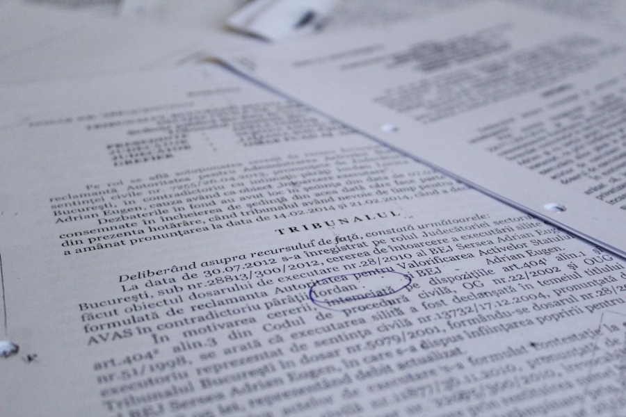 Păgubiţi FNI, ţepuiţi şi de executorul judecătoresc