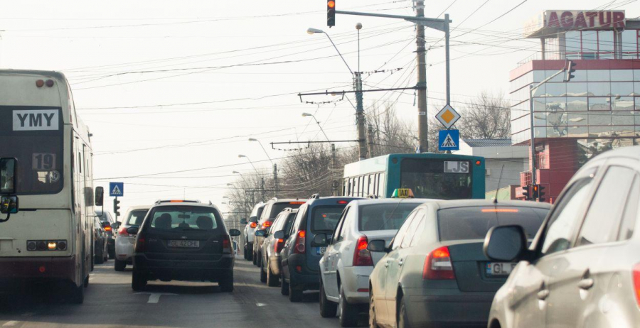 Piața auto, în scădere cu peste 30 la sută