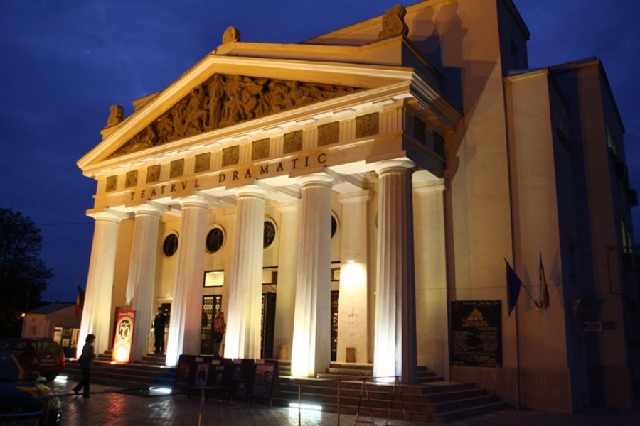 Azi, premieră teatrală: "Şarpele în iarbă"