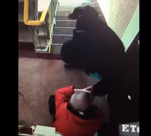 Violenţă extremă. Jaf pe scările unui bloc din Galaţi. Atacatorul este încă liber (VIDEO)