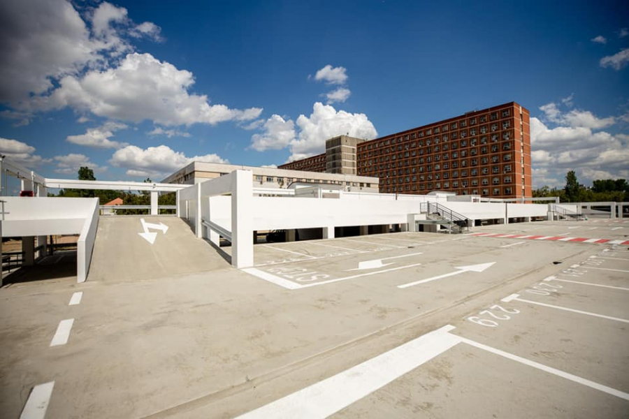 Parcarea Spitalului Județean va avea încă un etaj și heliport
