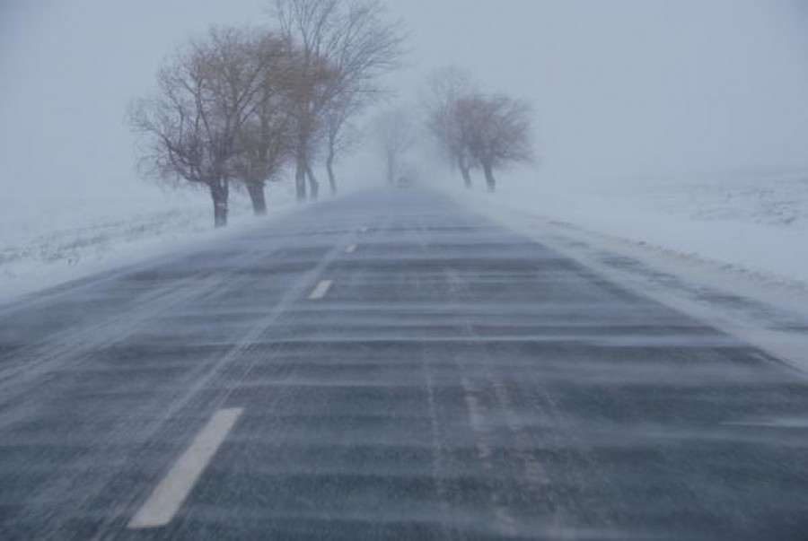 AVERTIZARE METEOROLOGICĂ: Ninsori, viscol şi ger, începând de vineri