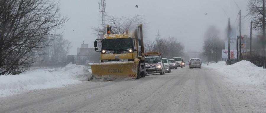 Probleme de organizare: Deszăpezire cu Poliţia Locală pe urme