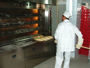 Evaziunea fiscală, secretul succesului în afacerile cu pâine şi covrigi! Iată ce au descoperit autorităţile la ultimele controale