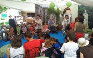Distracţie estivală în Parcul Eminescu: Clubul curioşilor îi invită pe copii la lectură