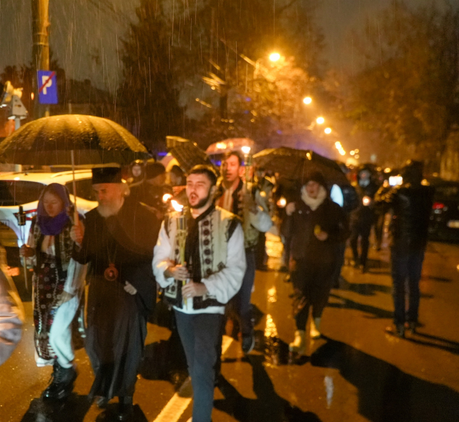 A 23-a ediţie a „Pelerinajului luminii”, pe ploaie