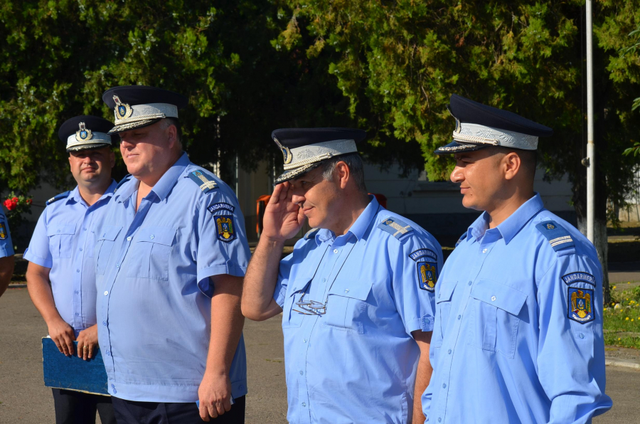 21 de jandarmi au fost înaintaţi în grad