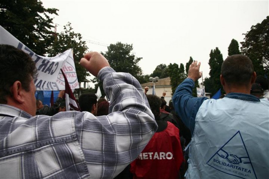 Protest Cartel Alfa miercuri, în faţa sediului Prefecturii