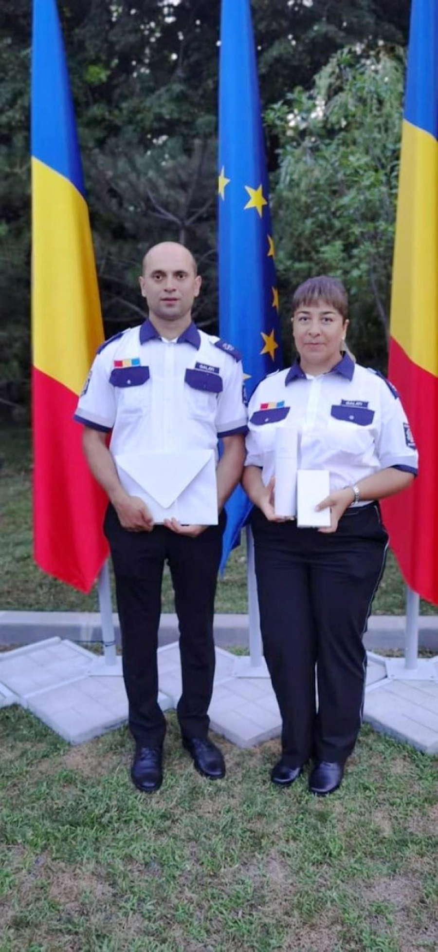 Un medic și un asistent de la Ambulanța Galați, decorați de președintele Iohannis
