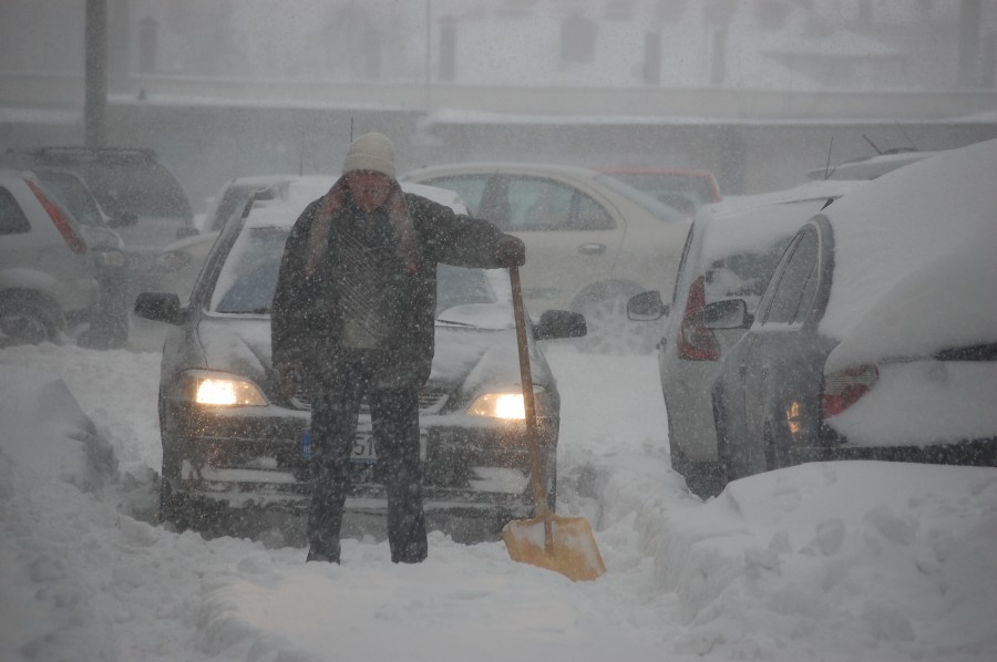 ALARMANT/ Al doilea val de ninsori ne prinde sub zăpadă