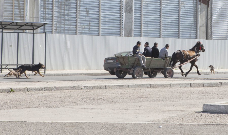 REPORTAJ/ Cartierul Gară, între două ieşiri fără intrări (GALERIE FOTO)