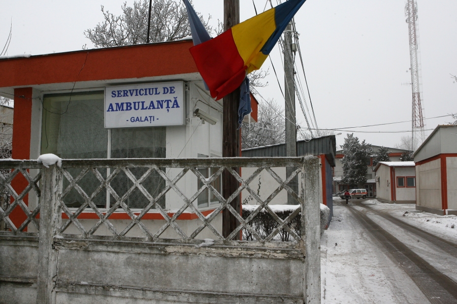 Oameni ai străzii din Galaţi, luaţi de Ambulanţă din GER