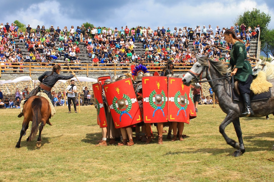 Am purtat scurt şi am văzut lung, la festivalul antic (FOTO)