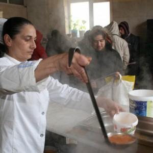 Oamenii străzii, hrăniţi mai bine decât bolnavii