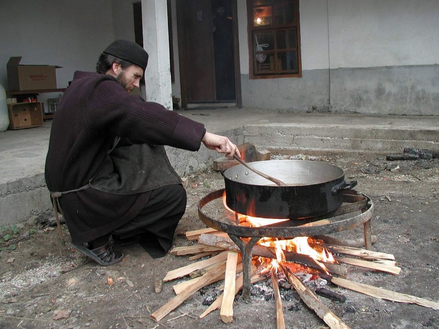 Ce se face şi ce nu se face în Postul Paştelui/ De ce şi cum se ţine postul