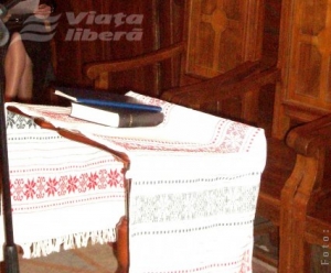 Jurământ pe Biblie, Constituţie şi… ştergar