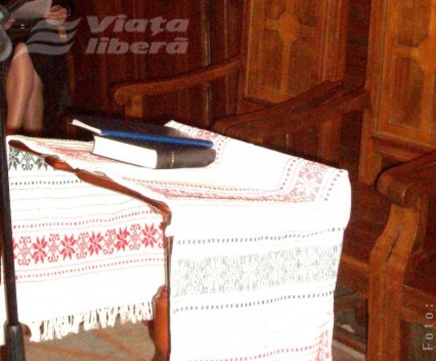 Jurământ pe Biblie, Constituţie şi… ştergar