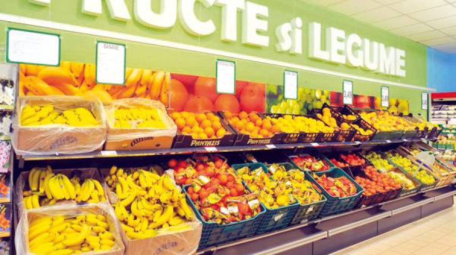 Fructe mucegăite, retrase de la comercializare. Controale în pieţe şi supermarketuri