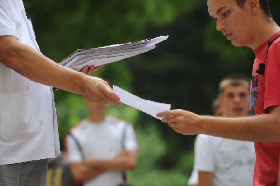 O candidată la titularizare contestă anularea lucrării. Află ce note au luat profesorii gălăţeni