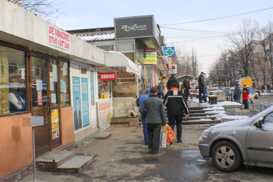 Micro 16. Buricul cartierului, fără prelată, în bătaia vântului (FOTO)