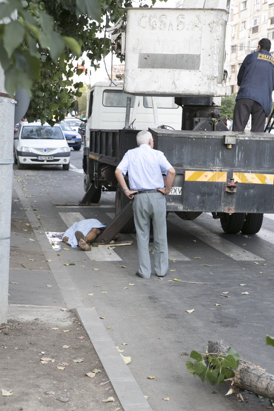 Un muncitor şi-a pierdut viaţa pe strada Oţelarilor, în urma unei manevre greşite la macaraua pe care lucra