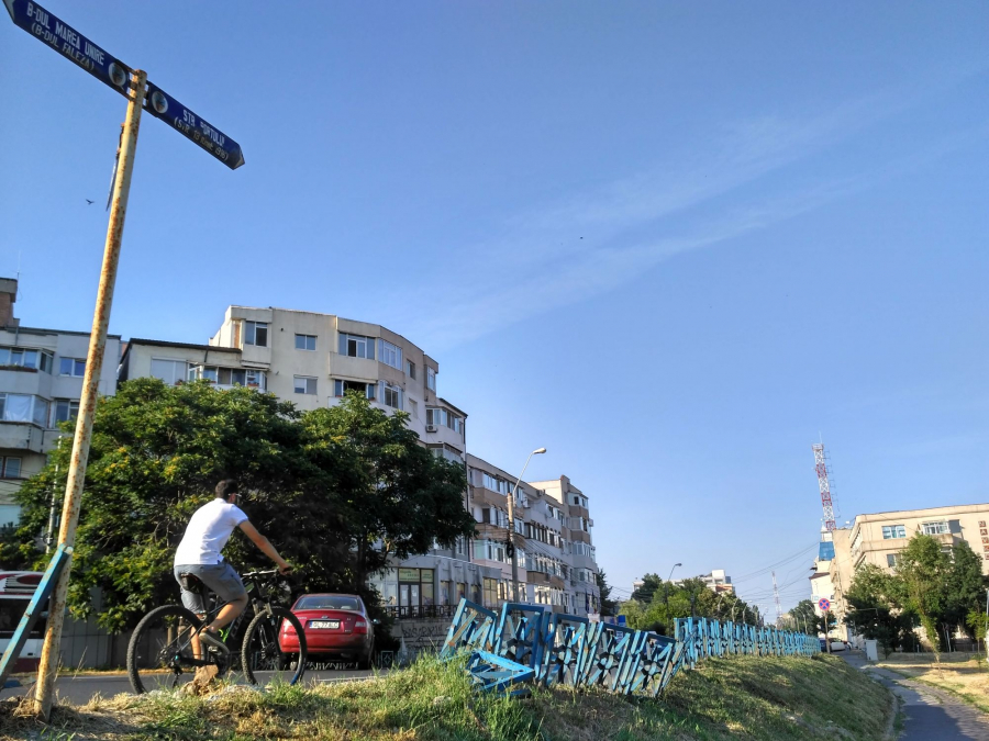 Uitat de vreme şi de autorităţi. Cartierul Port, o epavă (FOTO)