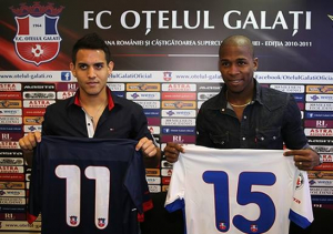 Diego Sevillano (stânga), în momentul venirii la FC Oţelul SA