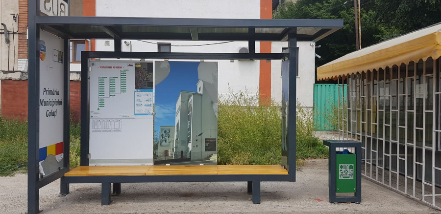Staţie de autobuz vandalizată