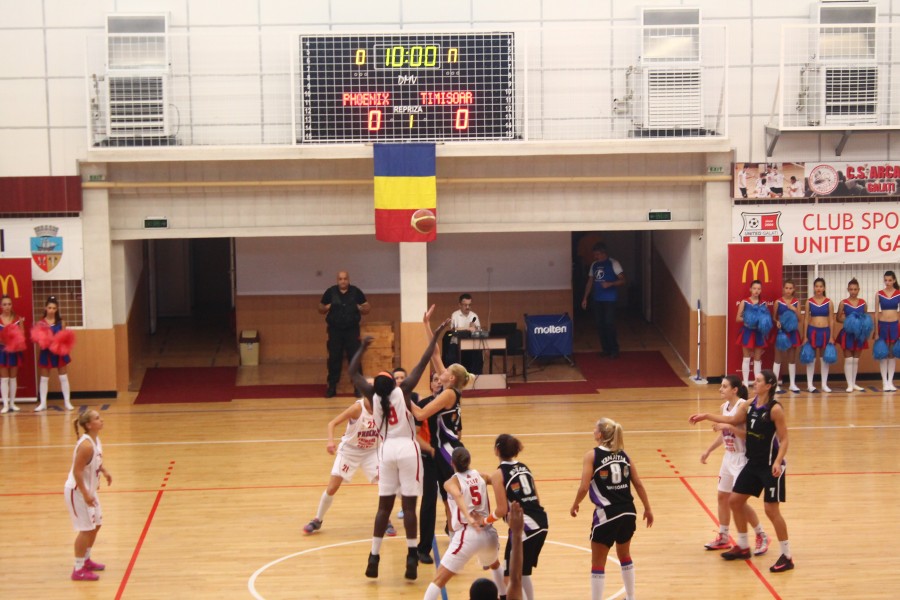 BASCHET FEMININ/ Start cu stângul pentru Phoenix (FOTO)