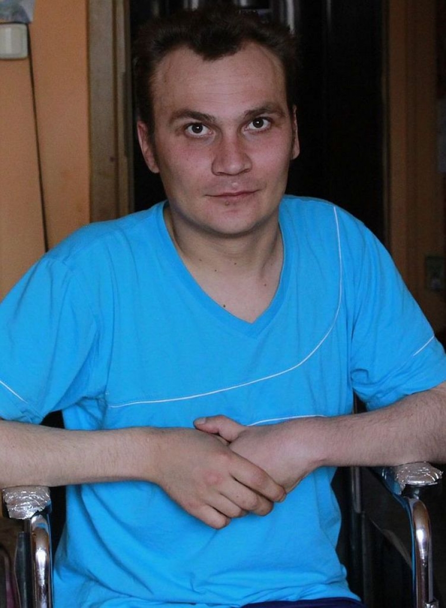 APEL UMANITAR/ La doar 27 de ani, Ionuţ a fost părăsit de familie şi suferă de o boală necruţătoare