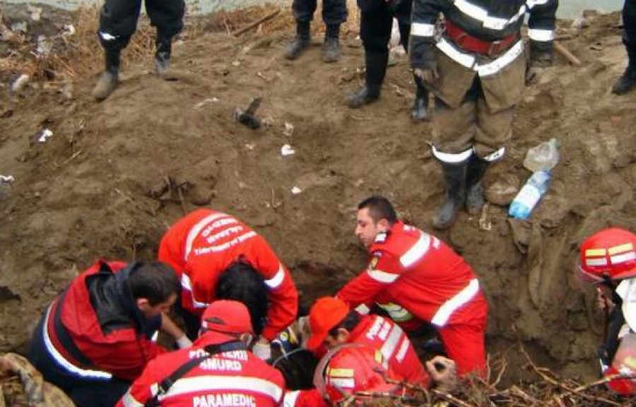 Gălăţean UCIS de un mal de pământ la groapa de gunoi din Braşov