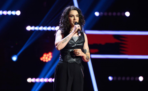 Fără o oră de canto, a întors toate scaunele la „Vocea României”. Dispută între antrenori pentru gălăţeanca Mara Biriş