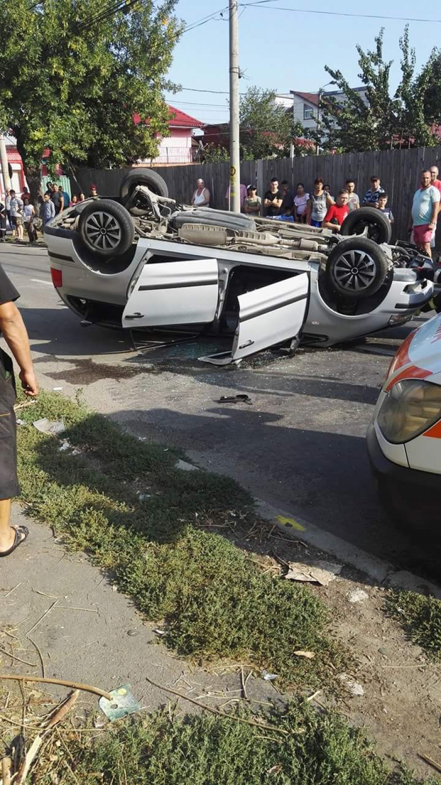 ACCIDENT spectaculos pe strada Morilor. Două persoane au fost rănite ușor