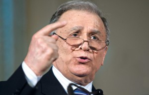 Ion Iliescu, despre faptul că Băsescu l-ar vota pe Antonescu: Când te laudă duşmanul, ia aminte!
