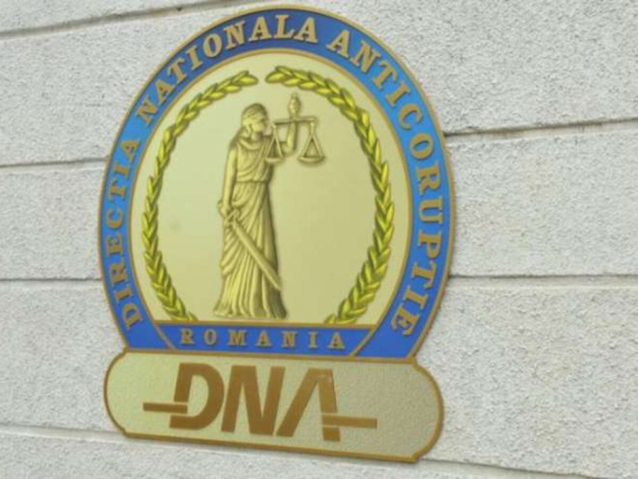 Inspector acuzat de corupție prin divulgare de secrete