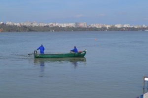 Se plimba pe Dunăre cu barca NEÎNREGISTRATĂ
