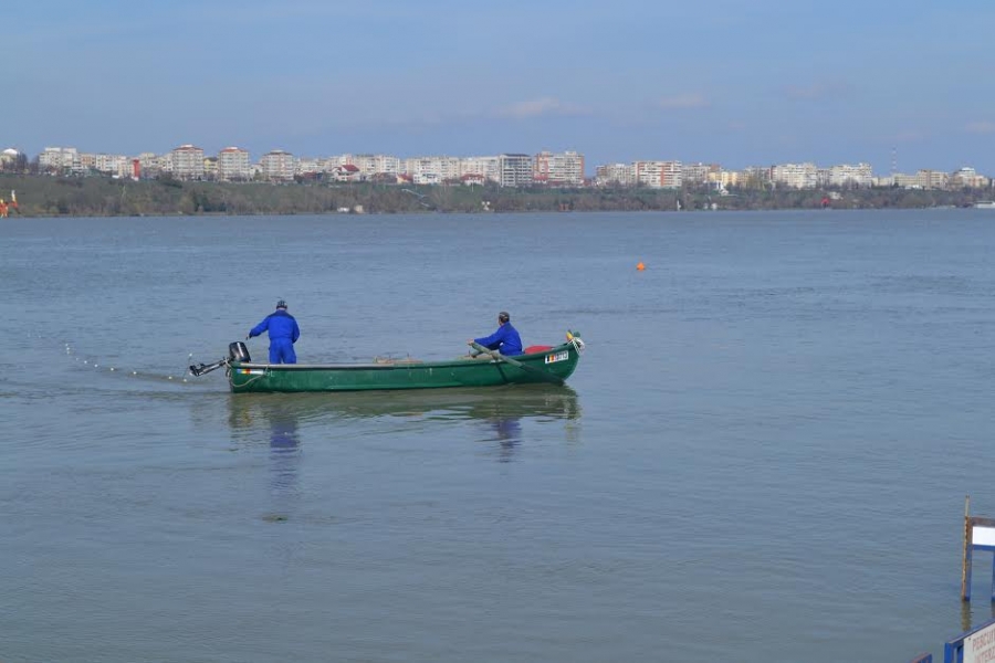 Se plimba pe Dunăre cu barca NEÎNREGISTRATĂ