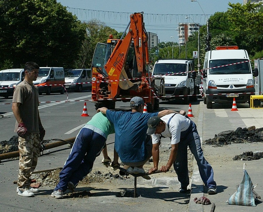 SCANDAL LA APĂ CANAL: Părinţii senatorului Necula, contracte cu statul de 20 de milioane de euro