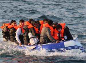 Record de migranți la traversarea Canalului Mânecii