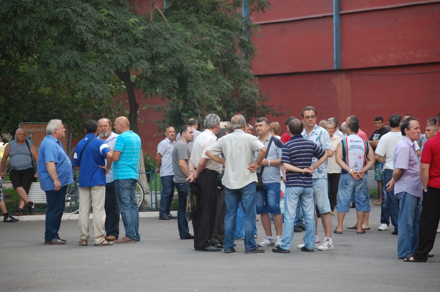 PROTEST spontan la Electrocentrale/ Angajaţii societăţii vor CÂȘTIGA MAI PUȚIN