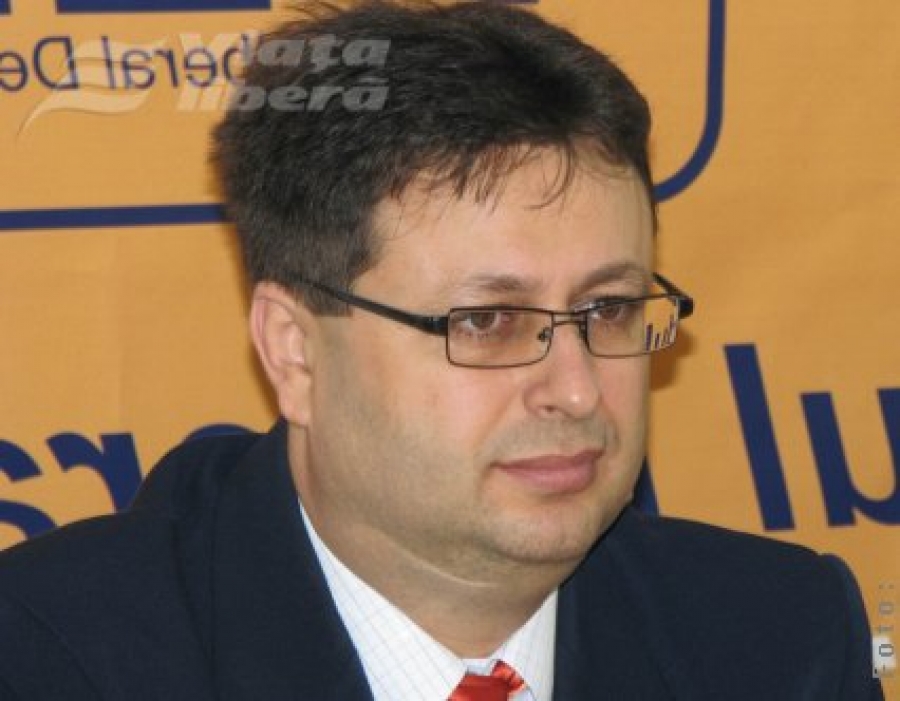 Marius Necula, şef al Comisiei de administraţie, pentru că a fost prefect