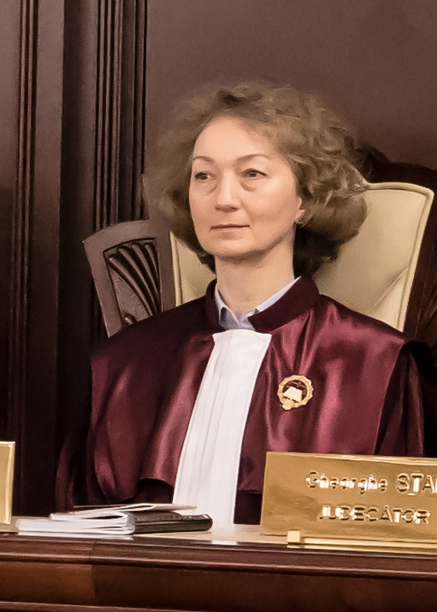 Absolventă CNVA, Simina Tănăsescu - prima președinte femeie al CCR