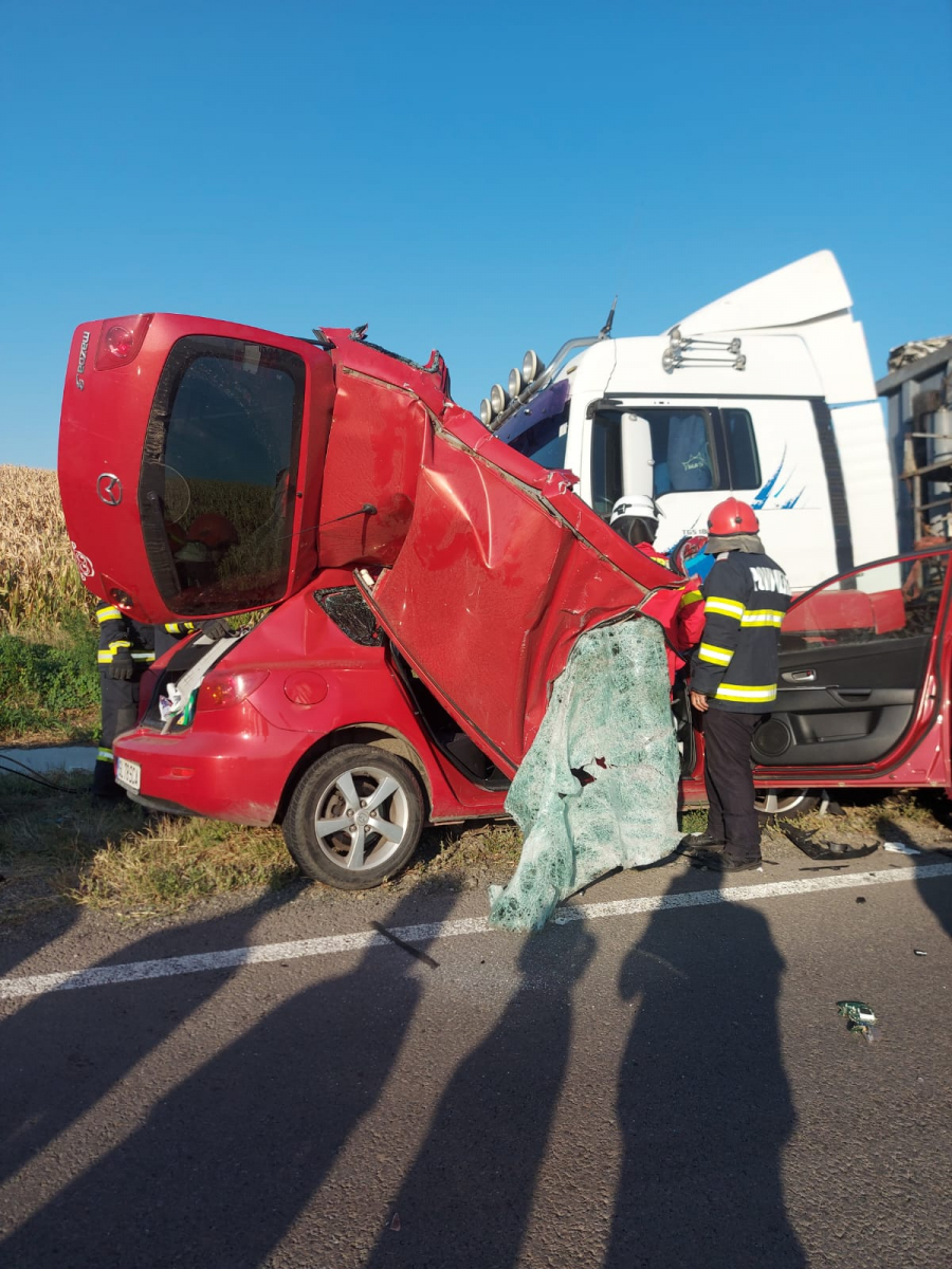 Accident grav lângă Galați. O șoferiță a murit după ce a intrat pe contrasens