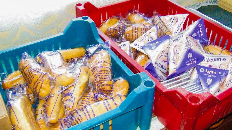 Guvernul le dă elevilor mâncare sănătoasă la şcoală