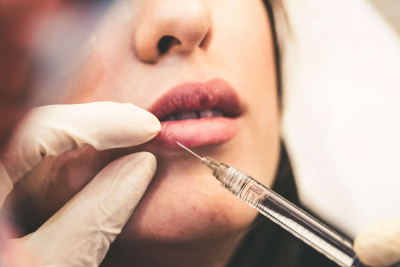 Toxina Botulinică: Ce este, Utilizări, Avantaje și Dezavantaje