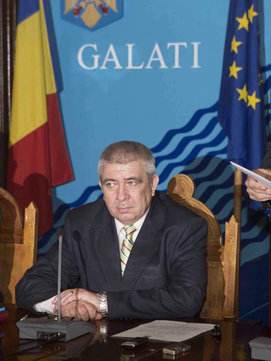 Întâlnire de urgenţă pe tema căldurii / Reprezentanţii Apaterm, ai Primăriei şi ai CET, convocaţi de prefect