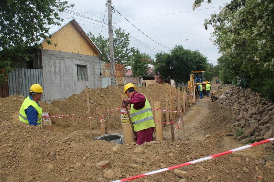 Pe aici NU SE CIRCULĂ! Străzile din Galaţi RĂSCOLITE de şantiere (FOTO)