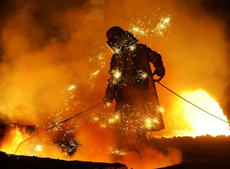 ANALIZĂ VL/ Luptă dură pentru CREŞTEREA SALARIILOR în Combinat